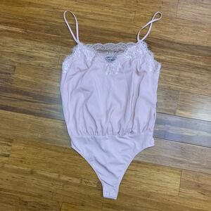 EXPRESS Lace Trim Cami Bodysuit Pink Adjustable Straps Snap‎ Closure Size Small